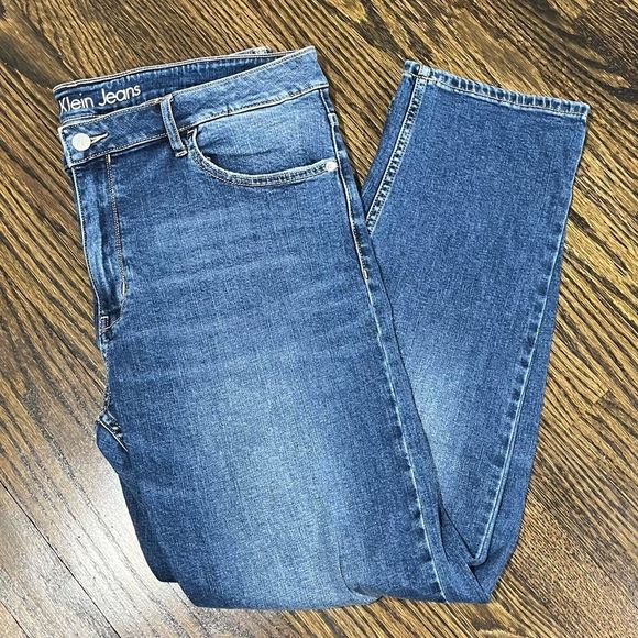 Calvin Klein Jeans - Picture 11 of 15